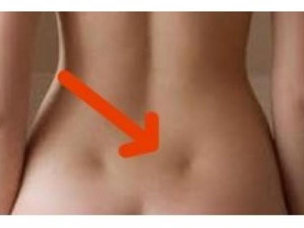 Resnica o vaših dveh jamicah na hrbtu